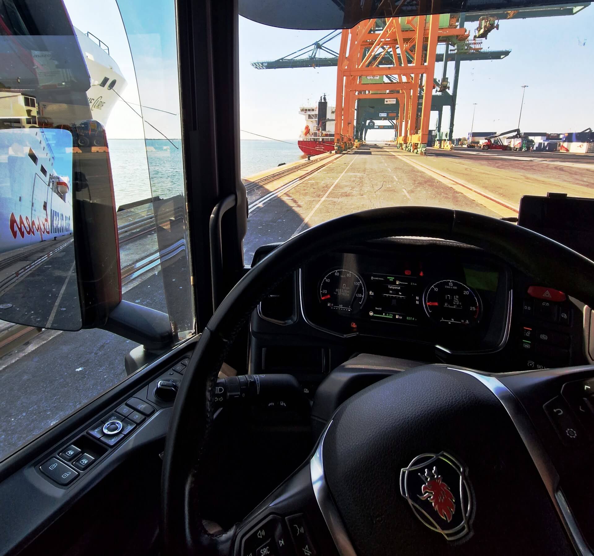 Ciężarówka MCM Transport na międzynarodowej trasie w Algarve