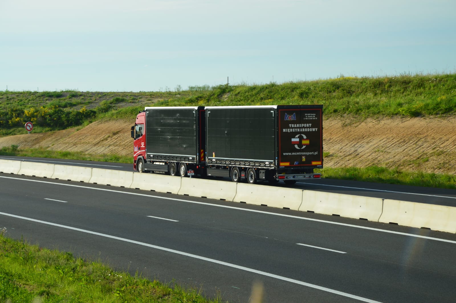 Ciężarówka MCM Transport w trasie do Portugalii